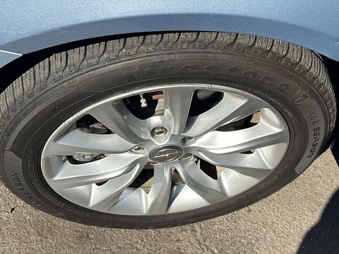 Used 2015 Chrysler 200 C image 3