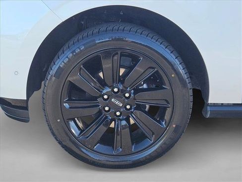 Used 2024 Lincoln Navigator Reserve w/ Monochromatic Package image 25