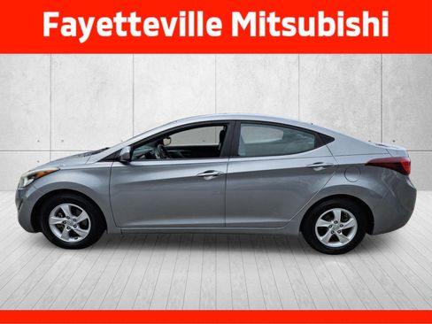 Used 2015 Hyundai Elantra SE FWD image 4
