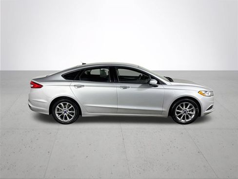 Used 2017 Ford Fusion SE FWD image 5