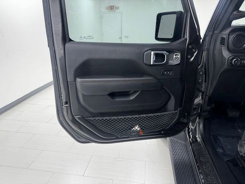 Used 2021 Jeep Wrangler Unlimited Sahara image 9