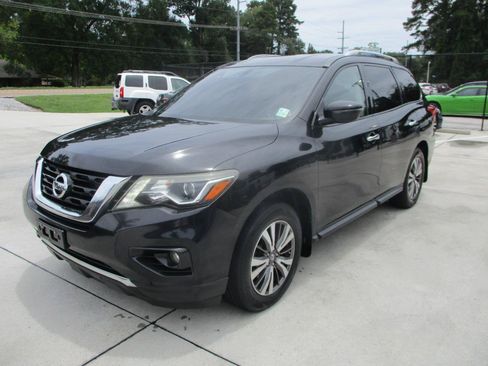 Used 2017 Nissan Pathfinder SV FWD image 1