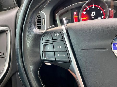 Used 2018 Volvo S60 T6 R-Design Platinum image 23