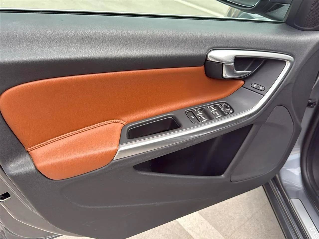 Used 2017 Volvo S60 T5 Inscription Platinum FWD image 40