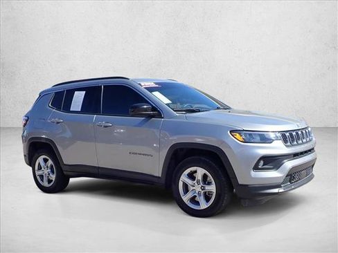 Used 2023 Jeep Compass Latitude w/ Sun and Sound Group AWD/4WD image 6