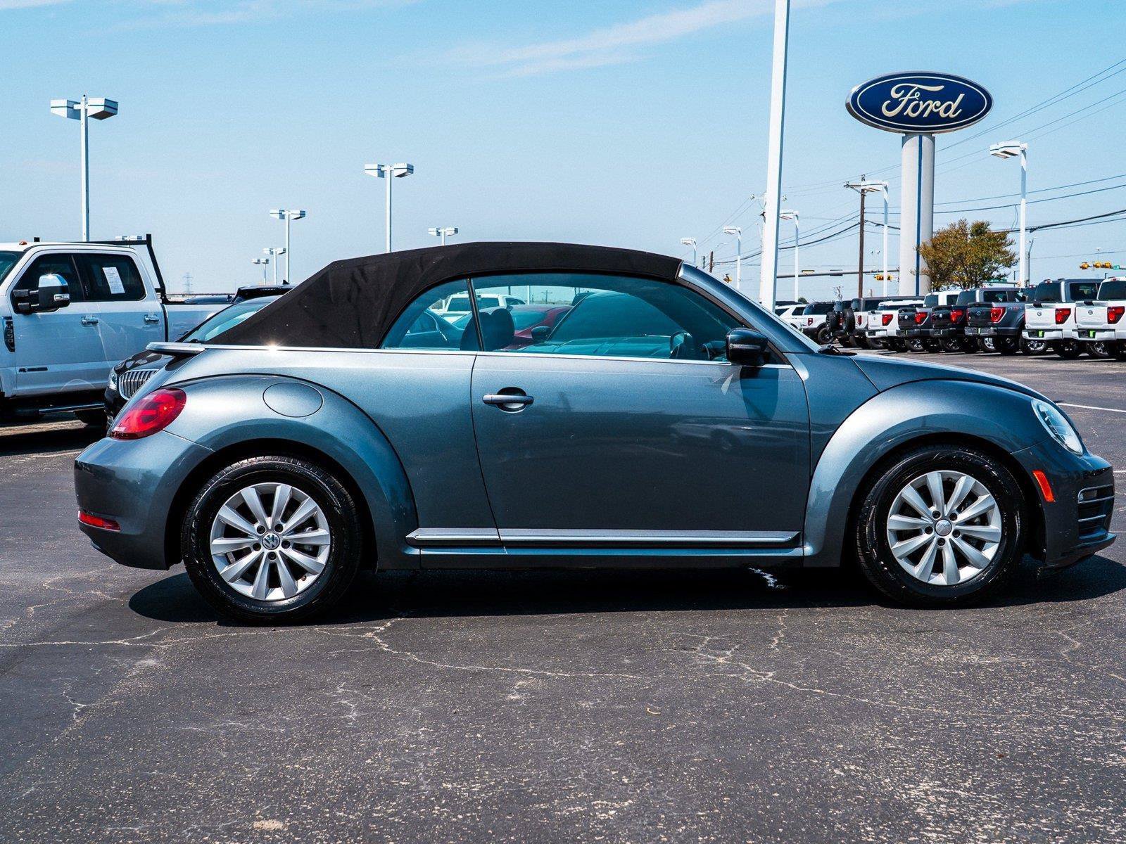 Used 2018 Volkswagen Beetle 2.0T FWD image 3