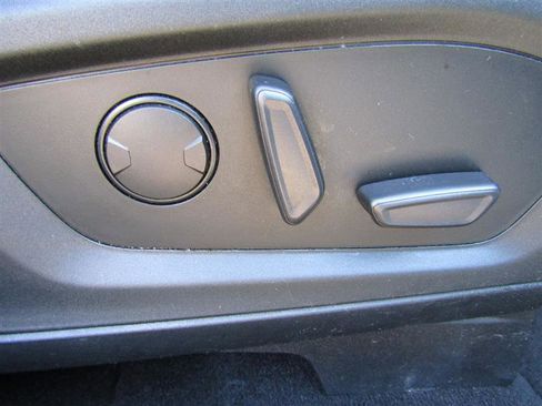 Used 2020 Ford Explorer XLT w/ Equipment Group 202A image 39