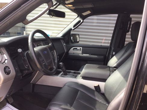 Used 2017 Ford Expedition EL XLT w/ Equipment Group 201A AWD/4WD image 8
