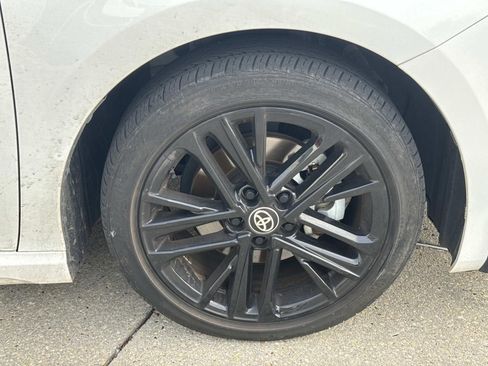 Used 2025 Toyota Camry SE image 4