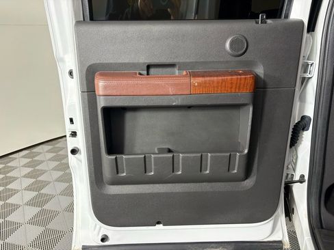 Used 2014 Ford F250 King Ranch w/ King Ranch w/Chrome Package image 43