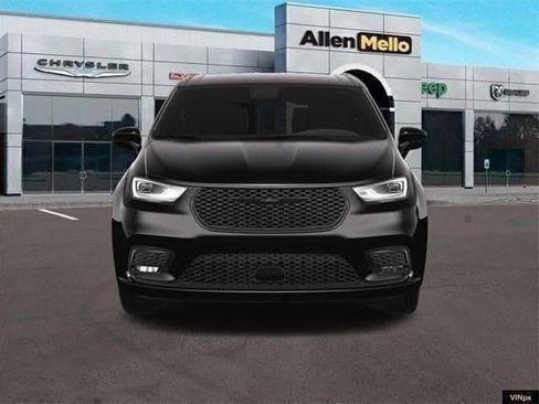 New 2023 Chrysler Pacifica Touring-L w/ S Appearance Package image 12