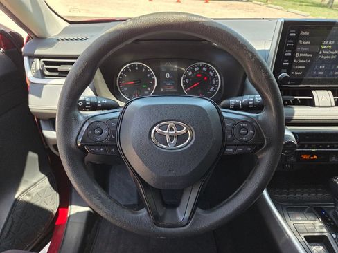 Used 2019 Toyota RAV4 XLE w/ Convenience Package FWD image 29