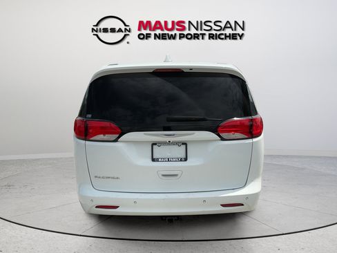 Used 2019 Chrysler Pacifica LX FWD image 8