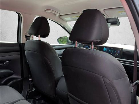 Used 2025 Hyundai Tucson SE FWD image 19