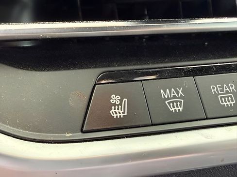 Used 2023 BMW X6 xDrive40i w/ Luxury Seating Package image 31