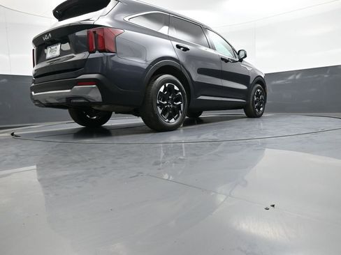 Used 2025 Kia Sorento S FWD image 29