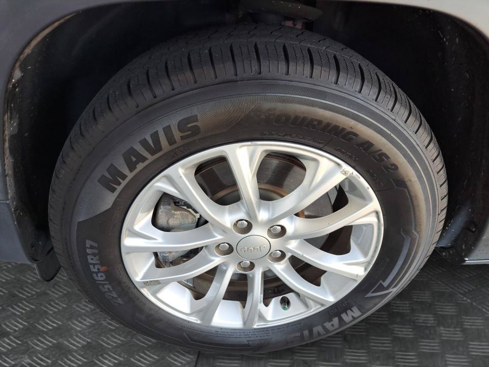 Used 2019 Jeep Cherokee Latitude w/ Popular Appearance Group FWD image 24