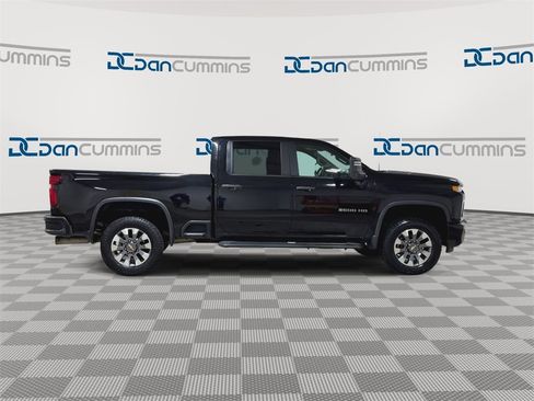 Used 2022 Chevrolet Silverado 2500 Custom w/ Custom Value Package image 9