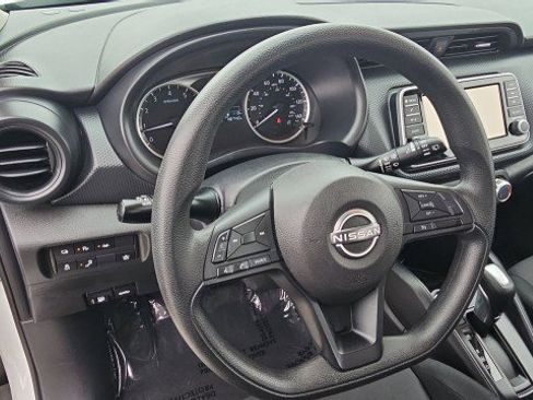 Used 2023 Nissan Kicks S FWD image 11