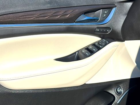 Used 2022 Buick Enclave Avenir w/ Avenir Technology Package image 16