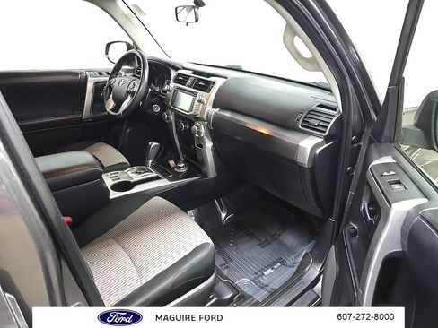 Used 2019 Toyota 4Runner SR5 AWD/4WD image 18