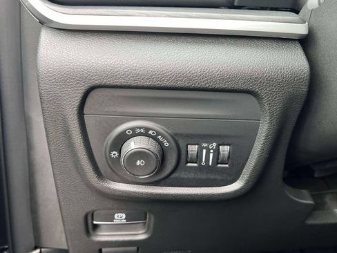 Used 2023 Jeep Grand Cherokee Limited AWD/4WD image 17