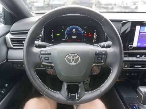 Used 2025 Toyota Camry SE FWD image 3