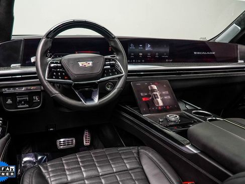 Used 2025 Cadillac Escalade V w/ LPO, ONYX Package image 16