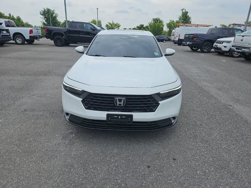 Used 2023 Honda Accord Touring image 2