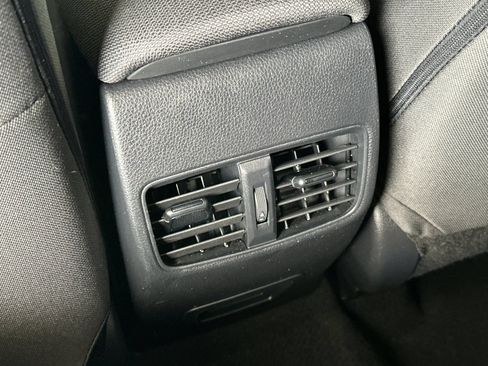 Used 2024 Toyota Corolla Cross LE FWD image 17