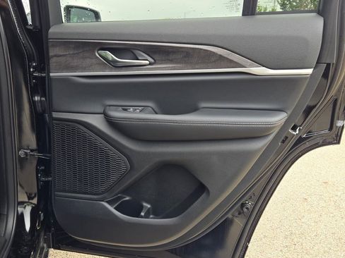 New 2025 Jeep Grand Cherokee Limited w/ Black Appearance Package image 13