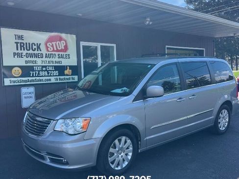 Used 2015 Chrysler Town & Country Touring FWD image 1