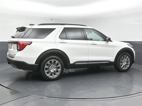 Certified 2025 Ford Explorer Active w/ Active Comfort Package image 4