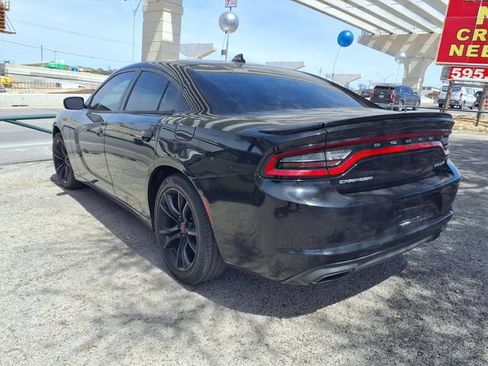 Used 2017 Dodge Charger SXT w/ Rallye Group RWD image 3