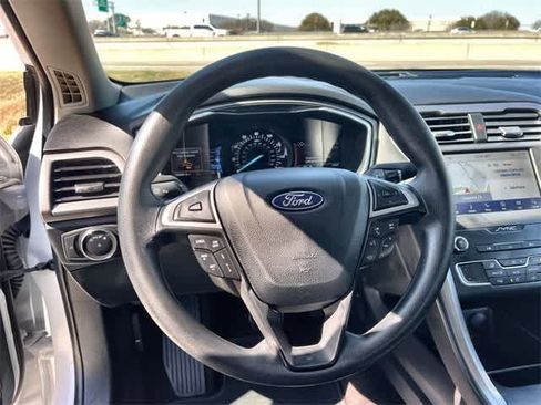 Used 2020 Ford Fusion SE image 17