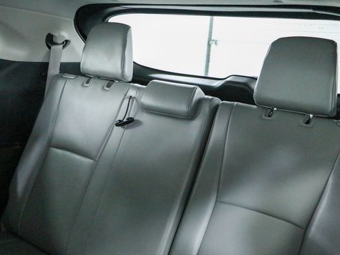 Used 2021 Toyota Highlander XLE FWD image 26