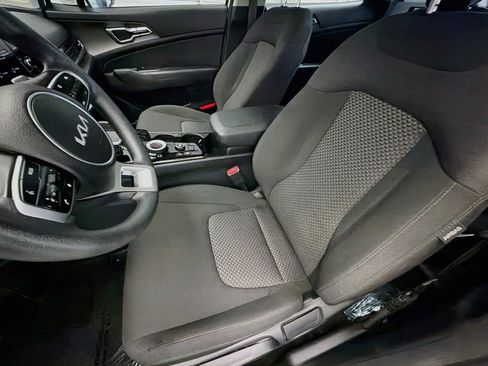 Used 2025 Kia Sportage LX FWD image 11