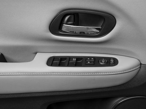 Used 2016 Honda HR-V LX image 19