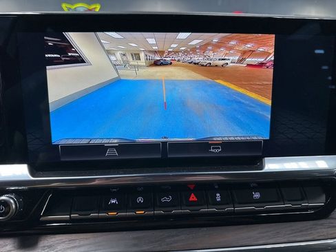 Certified 2025 GMC Sierra 1500 SLT image 30