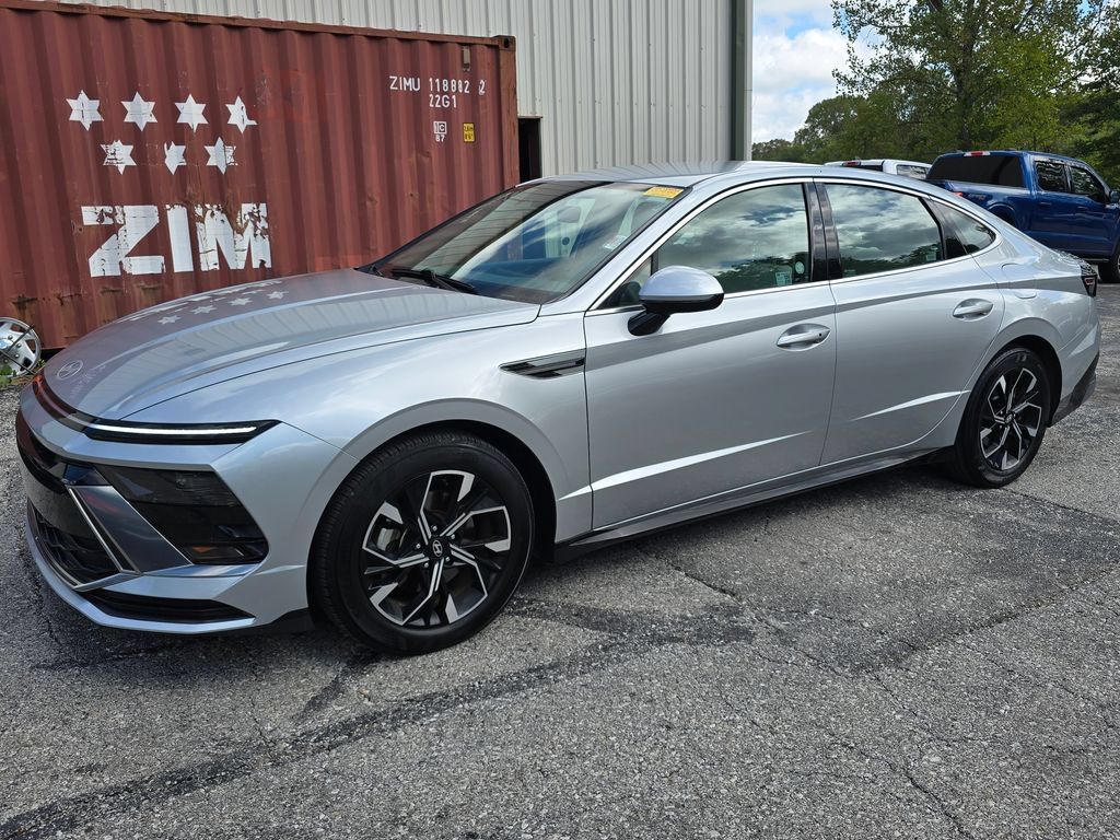 Used 2025 Hyundai Sonata SEL FWD image 3