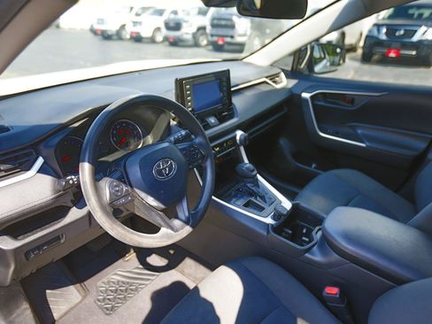 Used 2022 Toyota RAV4 LE FWD image 4