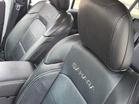 Used 2023 Jeep Wrangler Sahara image 20