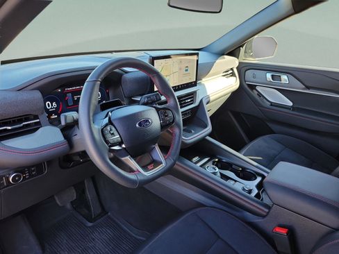 Certified 2025 Ford Explorer ST w/ Sun And Sound Package image 7