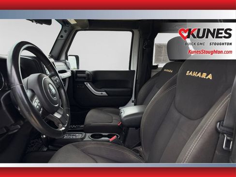 Used 2013 Jeep Wrangler Sahara w/ Dual Top Group AWD/4WD image 19