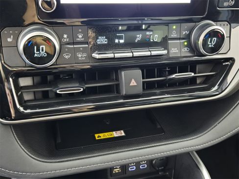 Used 2024 Toyota Highlander LE image 21