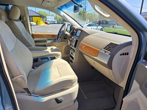 Used 2008 Chrysler Town & Country Limited w/ Trailer Tow Group FWD image 13