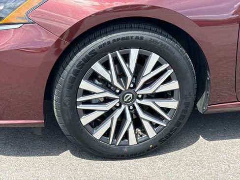 Used 2025 Nissan Altima 2.5 SV FWD image 7