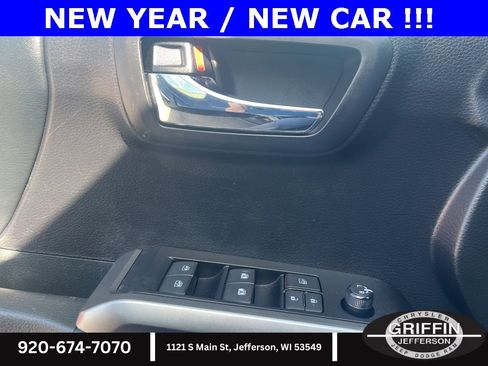 Used 2020 Toyota Tacoma Limited image 14