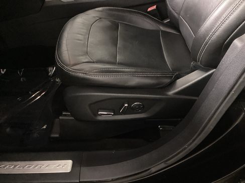 Used 2018 Ford Explorer Limited w/ Equipment Group 301A AWD/4WD image 18