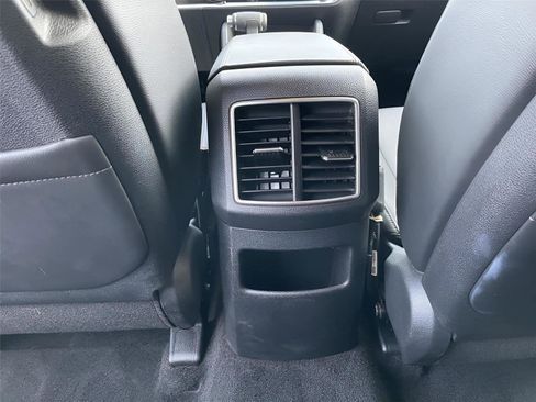 Used 2025 Kia Sportage EX image 19